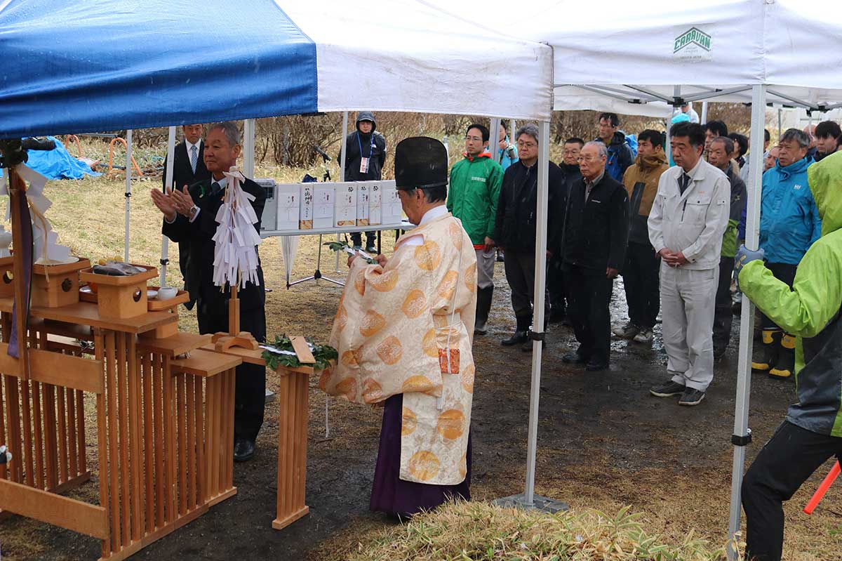 五葉山の山開き「安全祈願祭」＝4月29日、赤坂峠登山口
