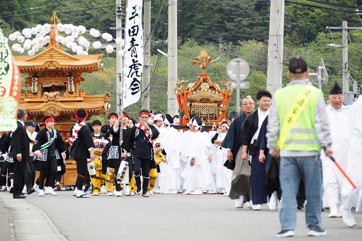 11年ぶりに行われた「平田まつり」。神輿渡御に活気づく