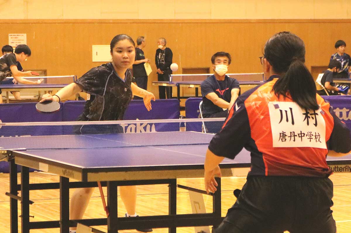 卓球女子個人戦には地区内7校のうち6校の選手が参加