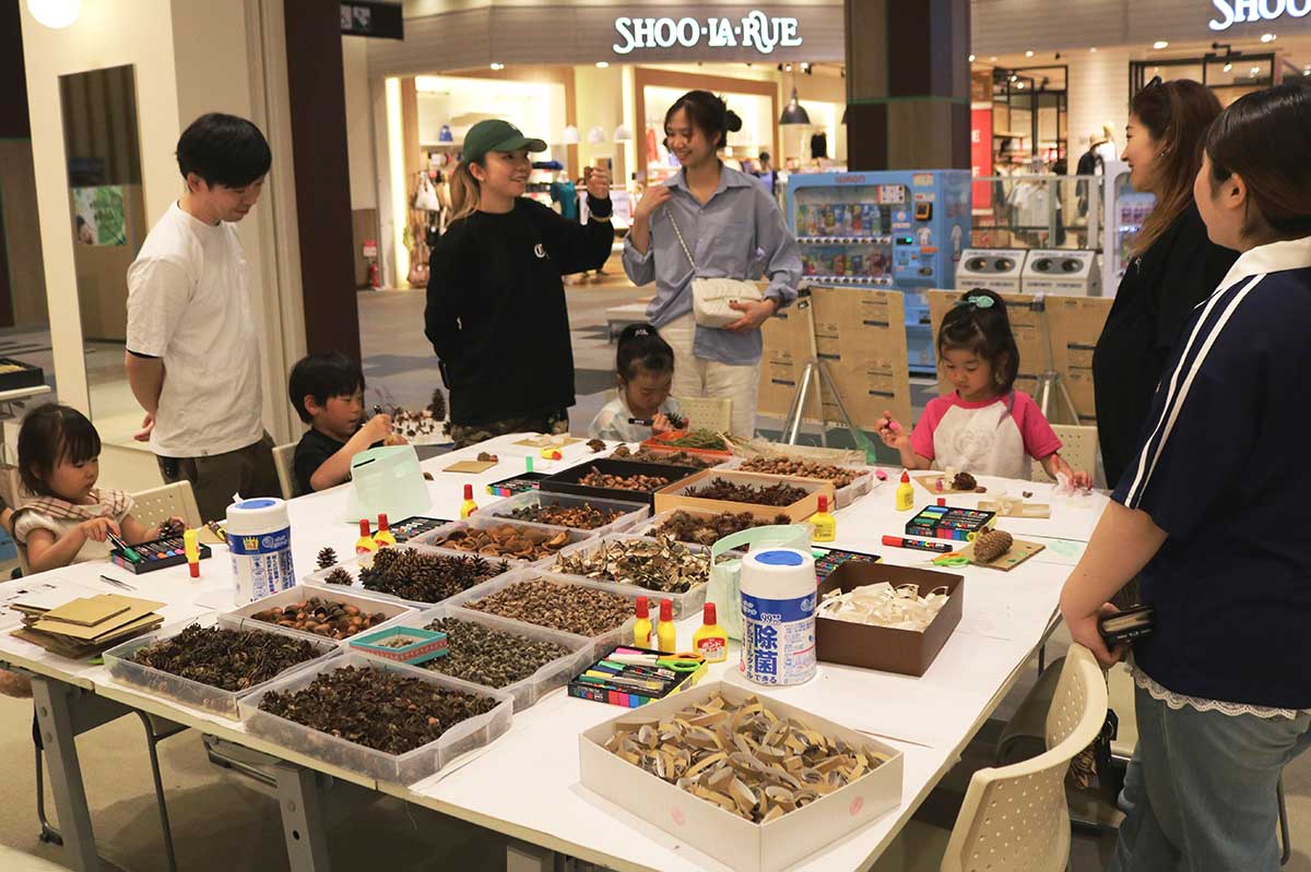 県環境学習交流センターが開いた「森の工作館」