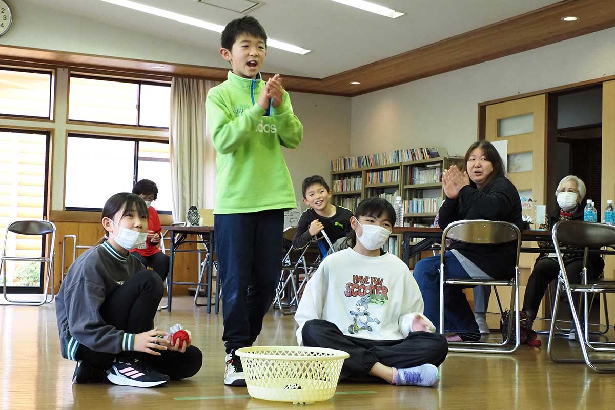 高学年の児童が運営をサポートし交流活動を盛り上げる