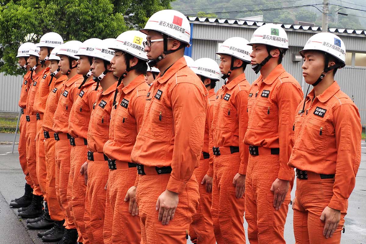 消防長の激励を受け、県大会に向け気を引き締める署員