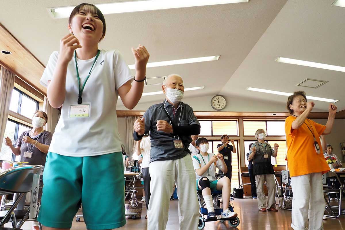 笑顔が弾ける健康体操。心身ともにリフレッシュ