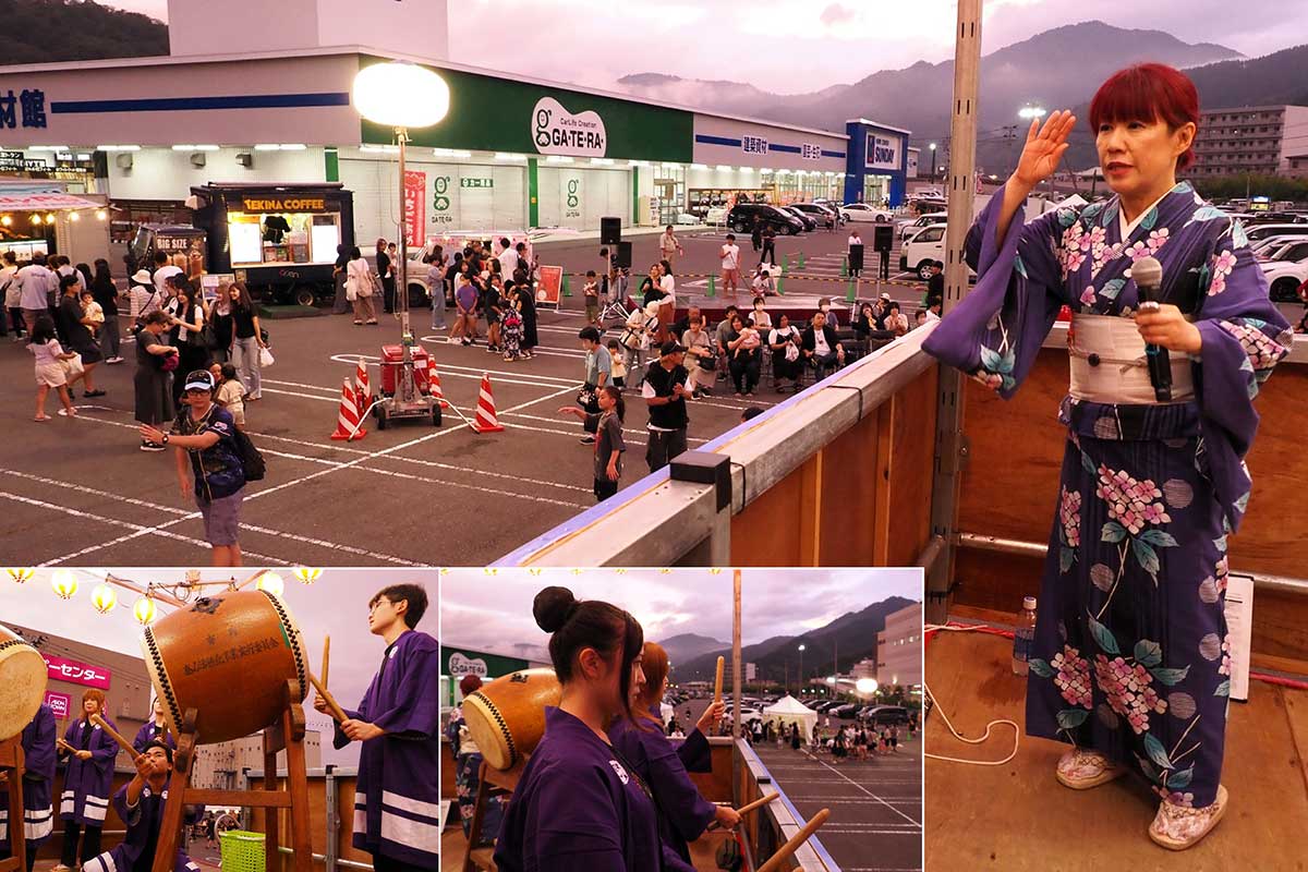 進行役の佐野よりこさん(右)、おはやし隊が盛り上げる