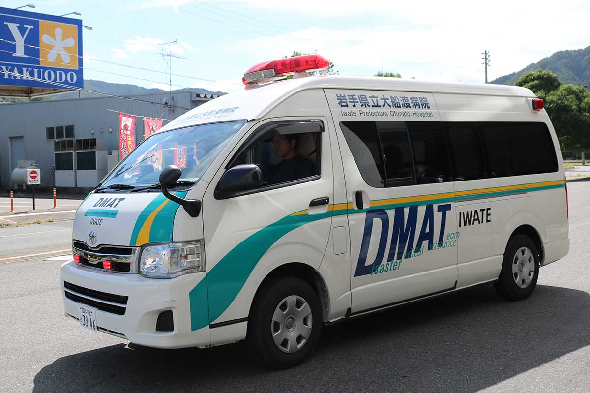 県立大船渡病院のドクターカー。ドッキングポイントに向かう際はサイレンを鳴らしながら緊急走行