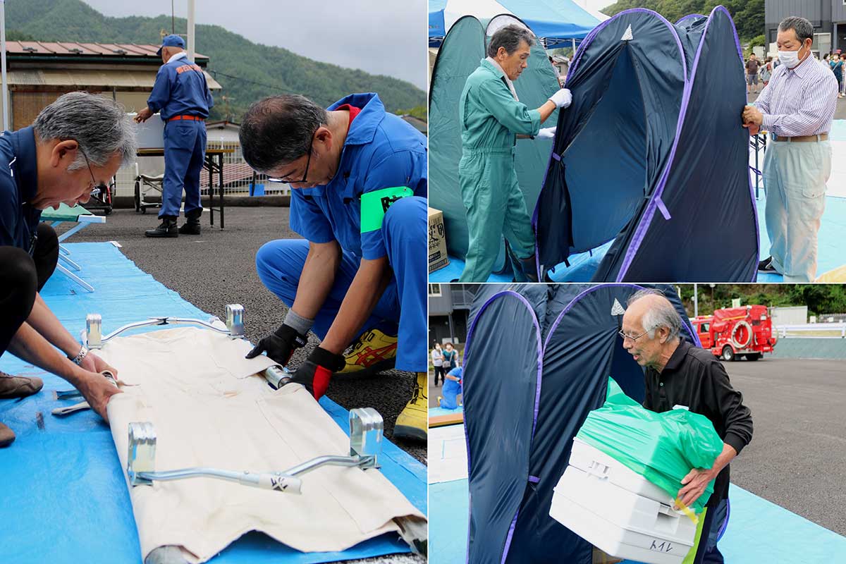 仮設トイレ(写真右)や担架(同左)を組み立てる訓練