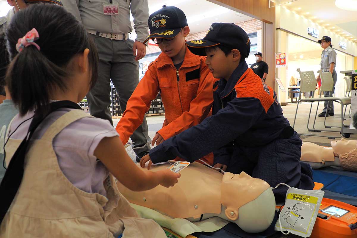 「みんなもできるよ」。AEDの使い方を同年代の子に教えた