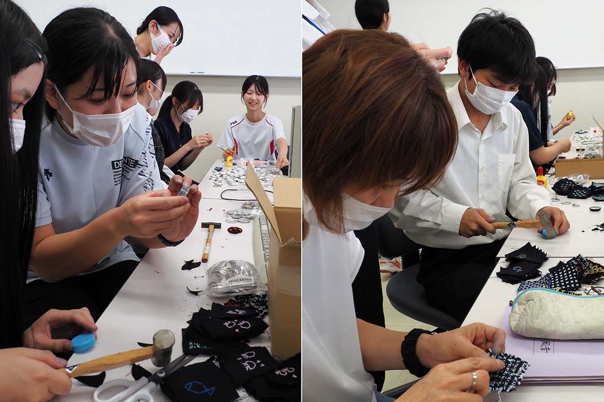 専用の打ち具やハンマーを使った作業に力が入る