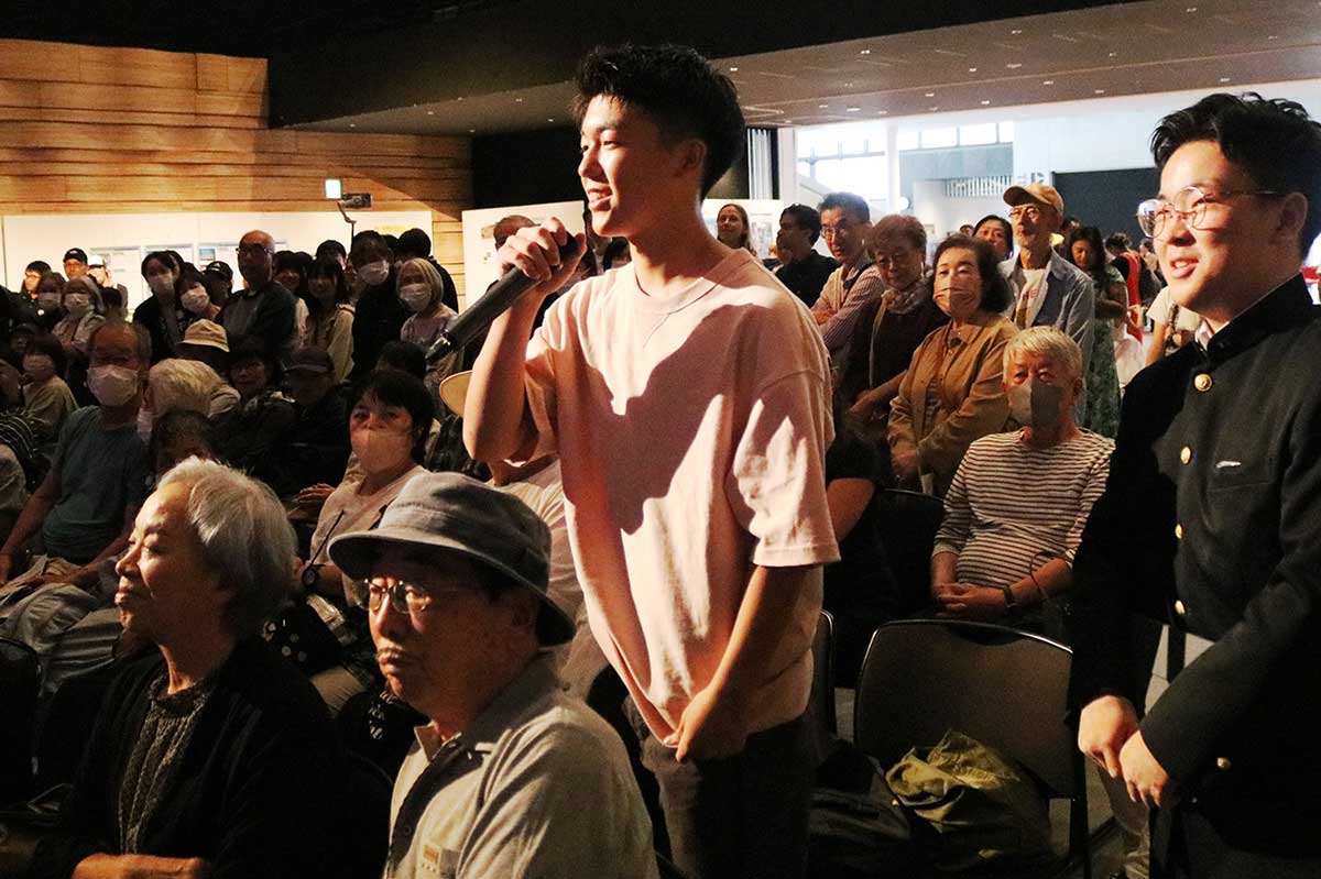 観客にも問いかけながら活動発表。「郷土芸能は絶対に絶やしてはならない」との声があった