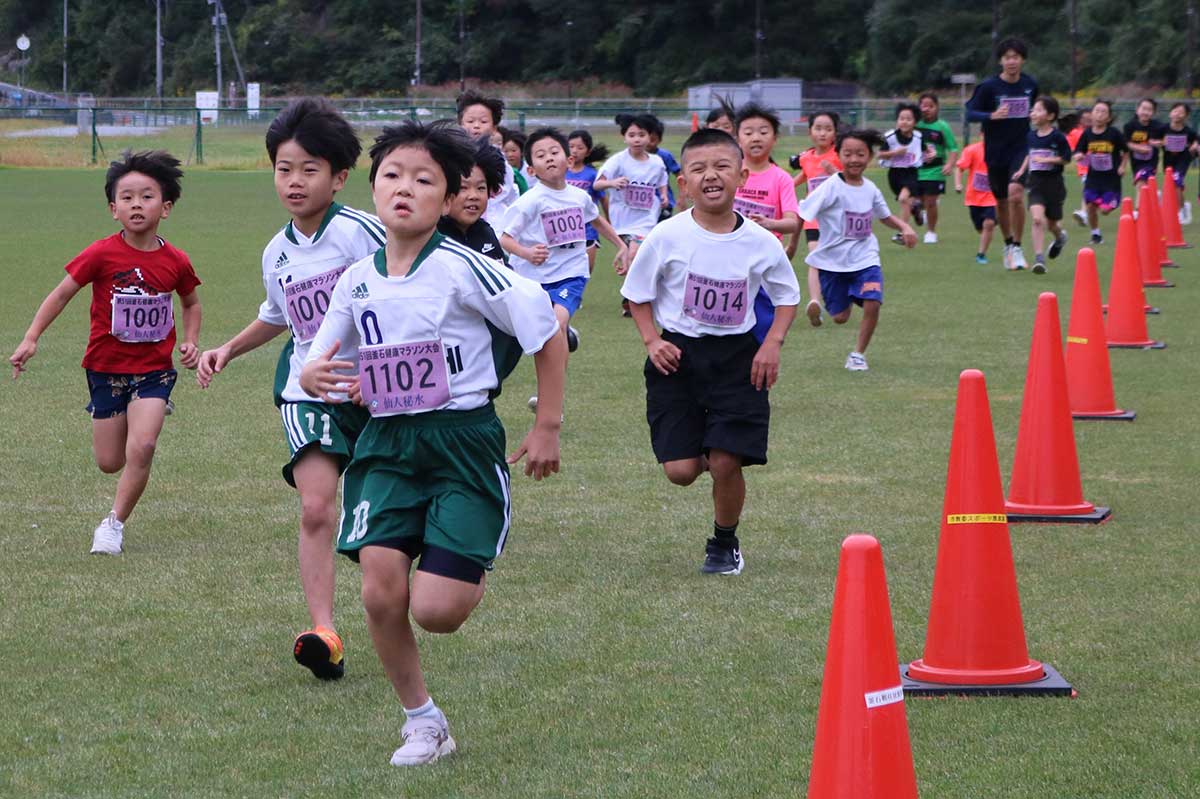 小学校低学年はスタジアム外周1.15キロを走ってゴールする