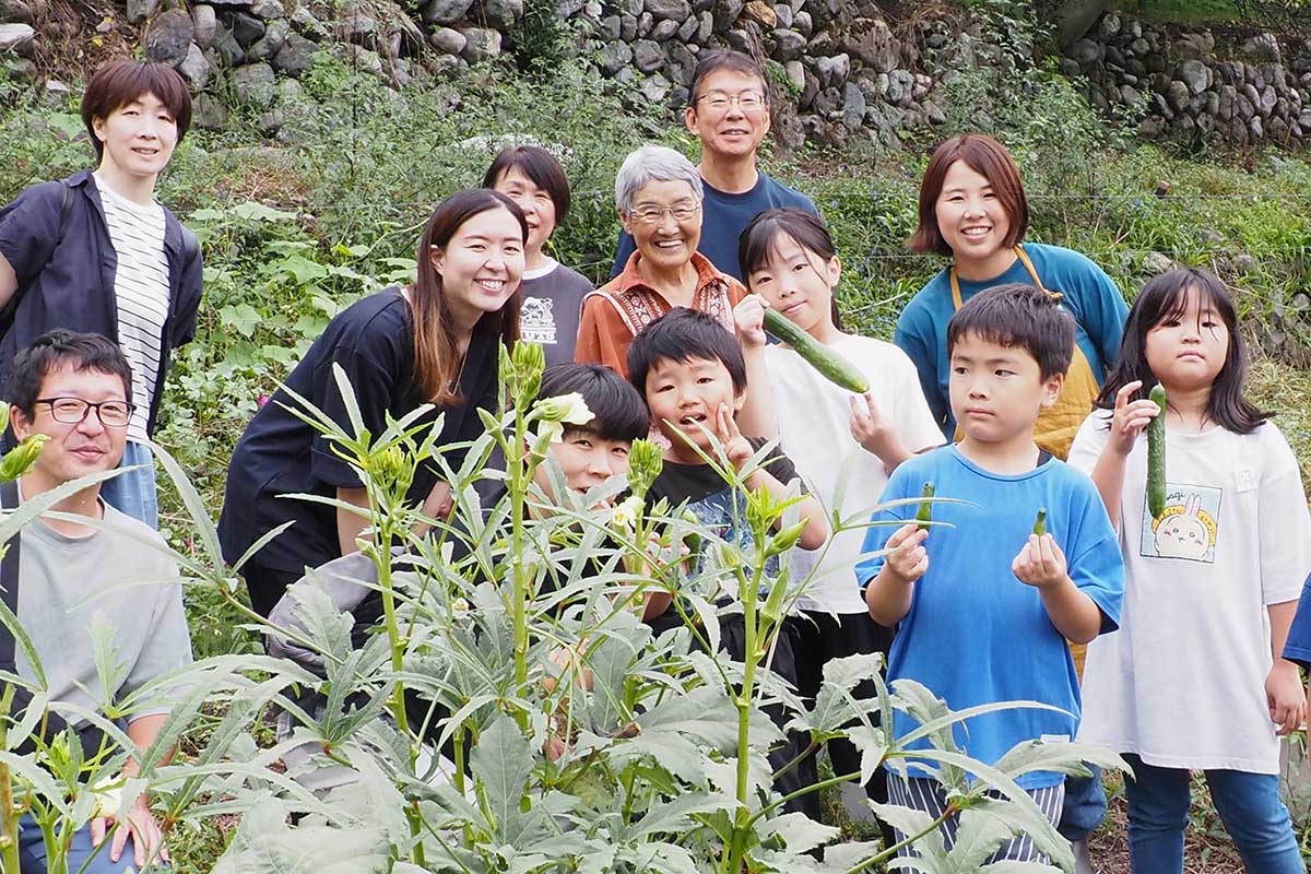 農園で育った野菜をゲット!笑顔がいっぱい=9月15日