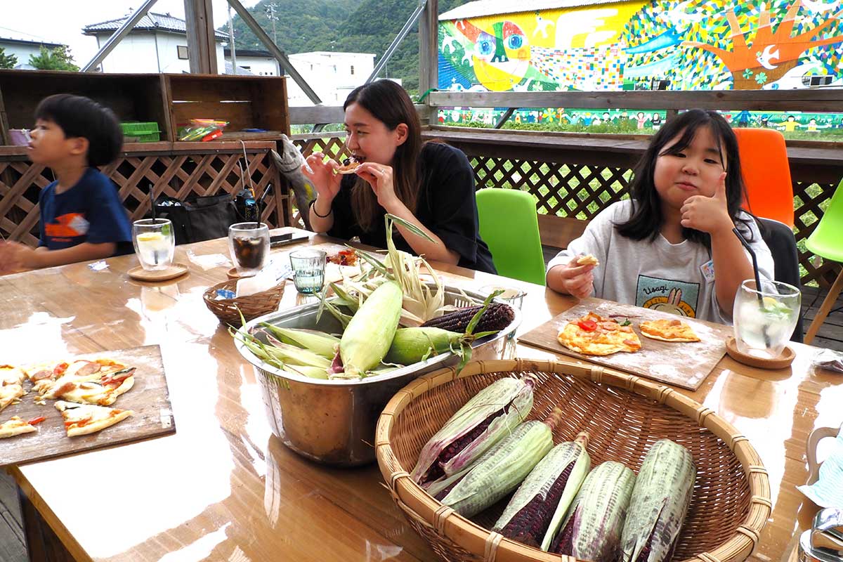 kみずみずしい食材たっぷりの手作りピザに大満足