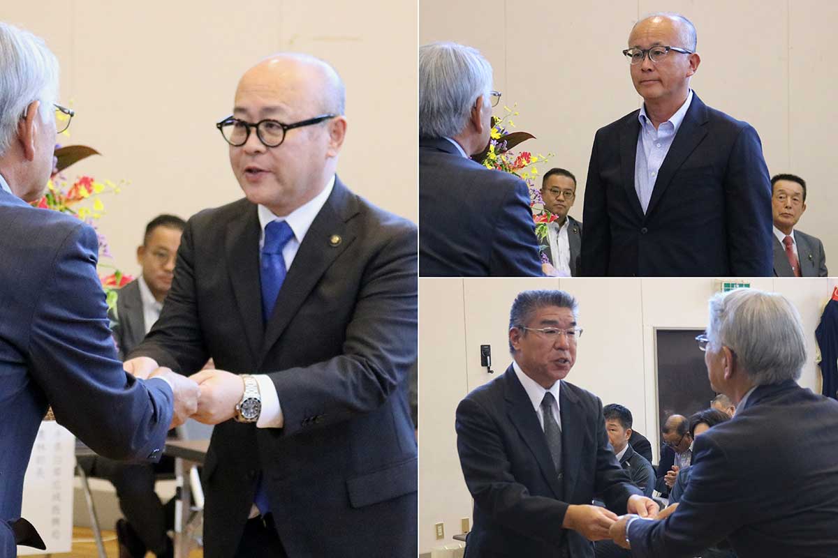 寄付を受ける小野共市長(左)、栗林小の高橋昭英校長(右上)、釜石東中の高橋晃一校長(右下)