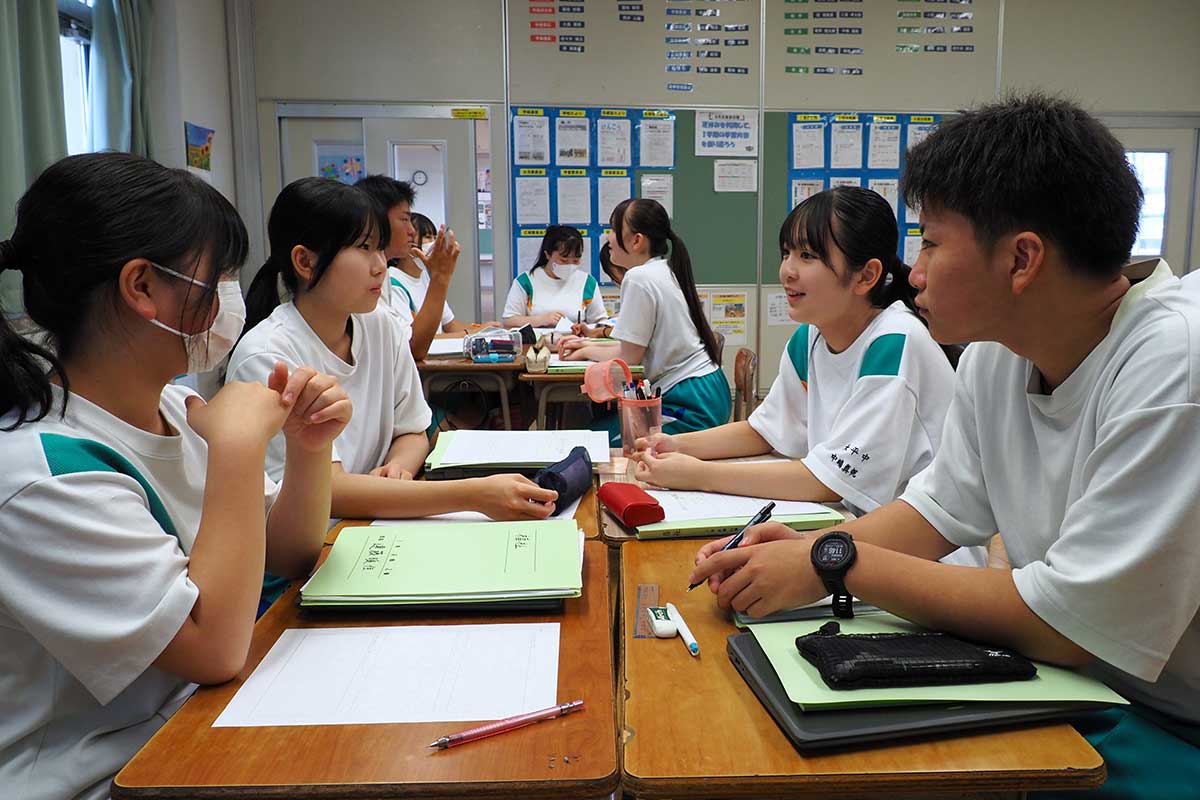 講義を受け自分たちにできることを話し合った