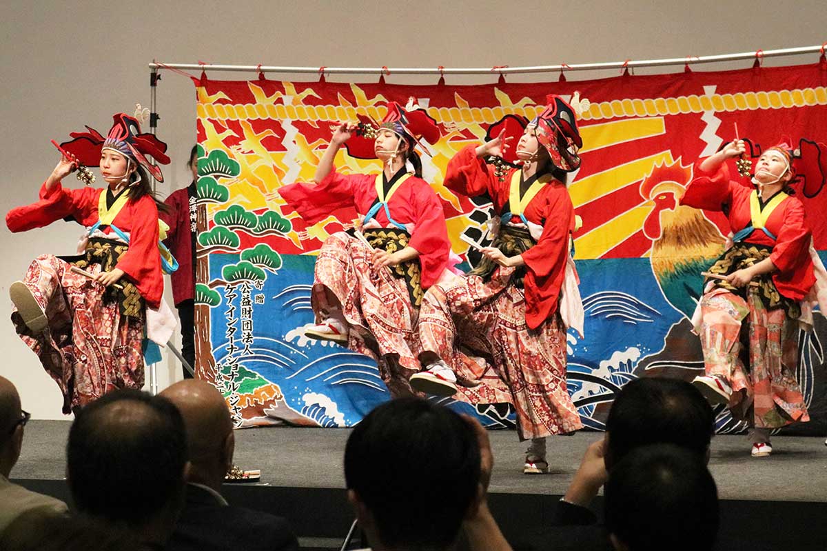 女性が舞い手を務める大槌町の「金澤神楽」