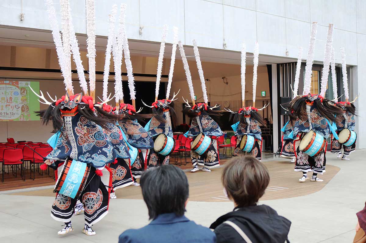 高校生の民俗芸能披露の場を提供するのも目的の一つ。写真は花巻農業高の鹿踊(ししおどり)