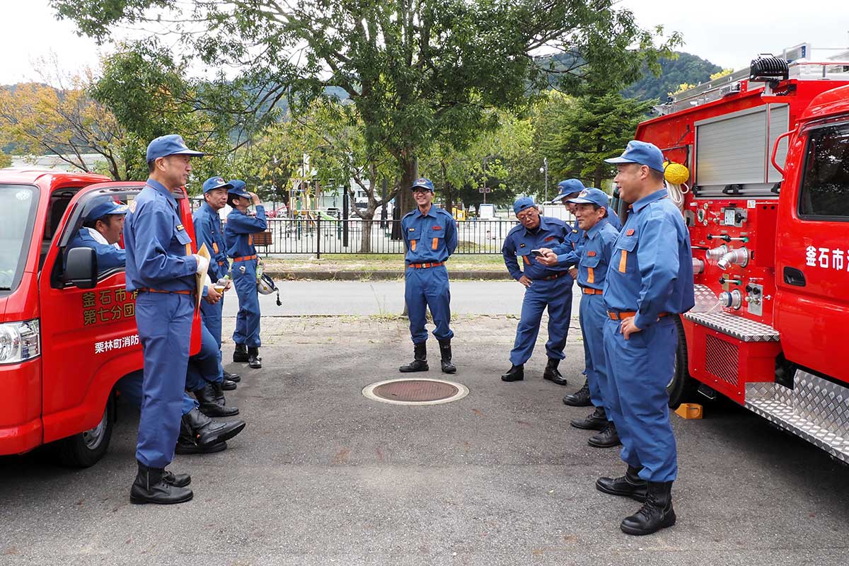 訓練で得た情報を共有する7分団1部の団員たち