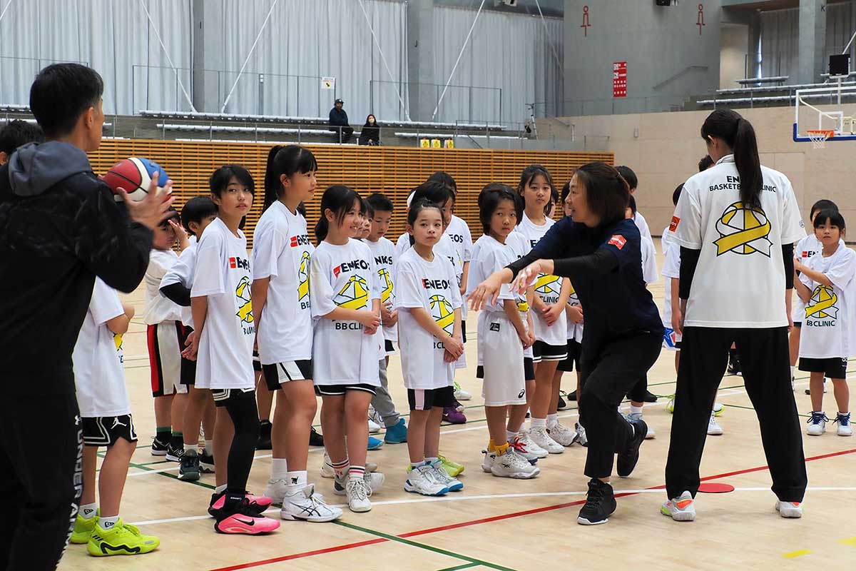 釜石市民体育館で開かれたENEOSバスケクリニック