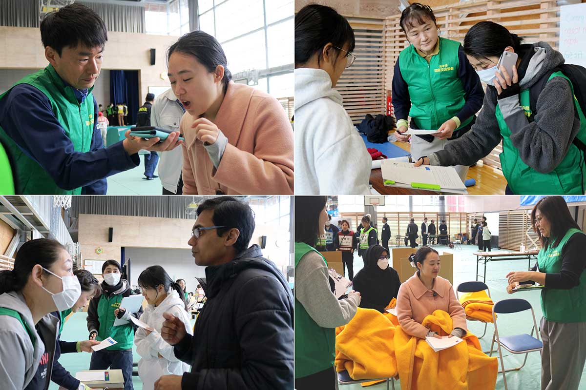 外国人の避難所受け入れ訓練。翻訳アプリや災害時多言語支援窓口も活用し、外国人避難者の要望を聞いた