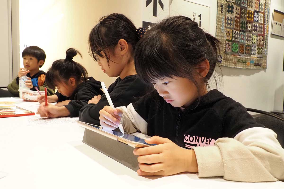 デジタルイラスト体験コーナーは子どもに人気