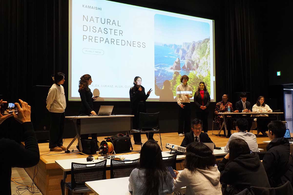 釜石の未来戦略を提案⁉学びの成果を発表する学生＝11月10日