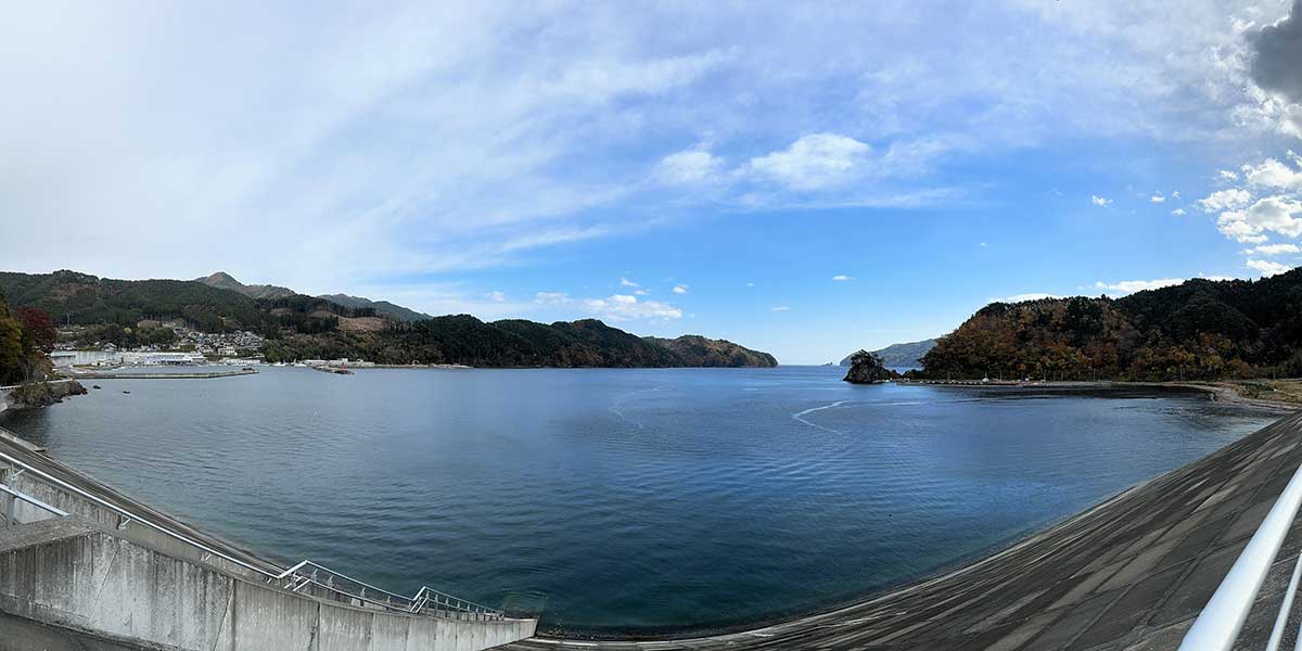 唐丹漁港の様子。藻場再生の取り組みははるか沖合で進む