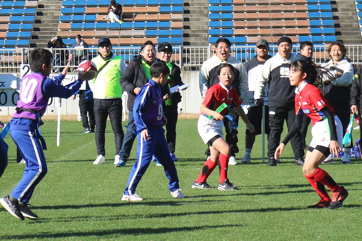 子どもたちの頑張りにSW選手や釜石東ロータリークラブ会員の応援も白熱