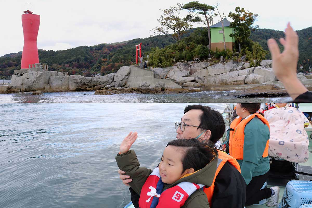 大槌町赤浜の名勝「蓬莱島」(ひょうたん島)も海上から見学。シンボルの赤い灯台は震災の津波で倒壊し、その後再建されたもの