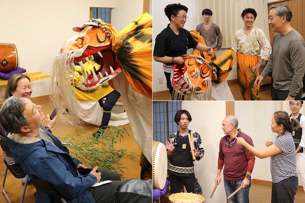 郷土芸能伝承を考える釜石高ゼミの生徒を中心とした有志が釜石を訪れた外国人観光客に虎舞を披露した＝10月10日