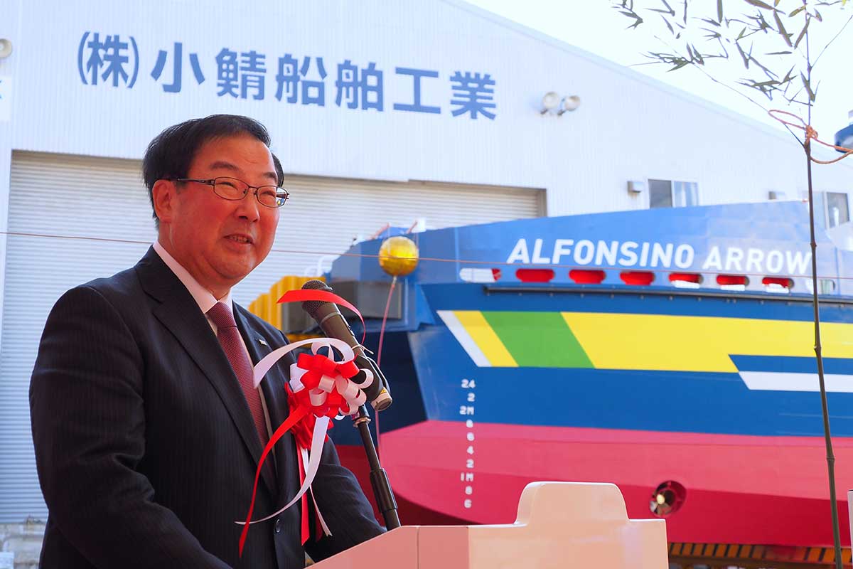 CTV1番船の進水式であいさつする日本郵船の曽我貴也社長