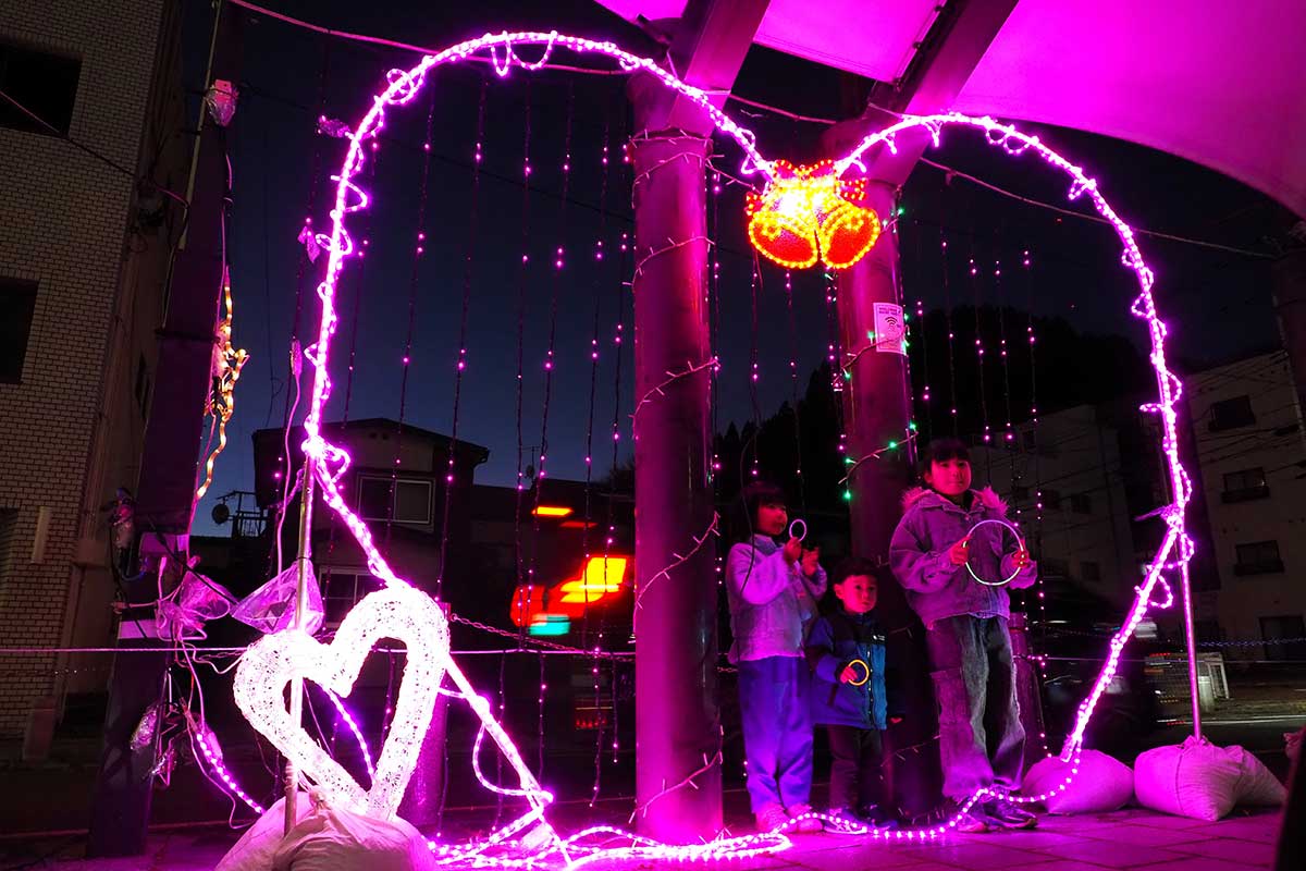 あたたかな光で照らすハートのオブジェ