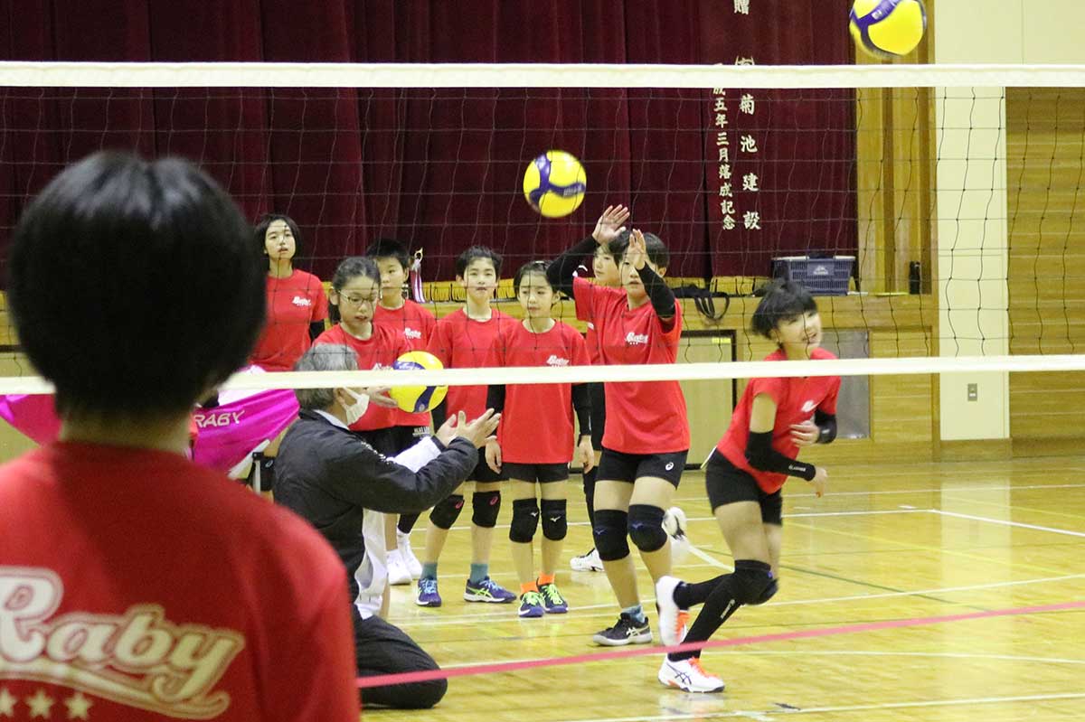 さまざまな練習メニューを取り入れ、レベルアップにつなげる