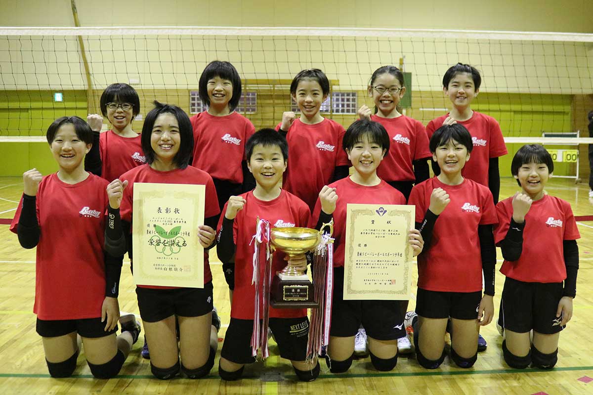 全国大会でも「ラビーのバレーを！」。全力で戦うことを誓い合う主要メンバー