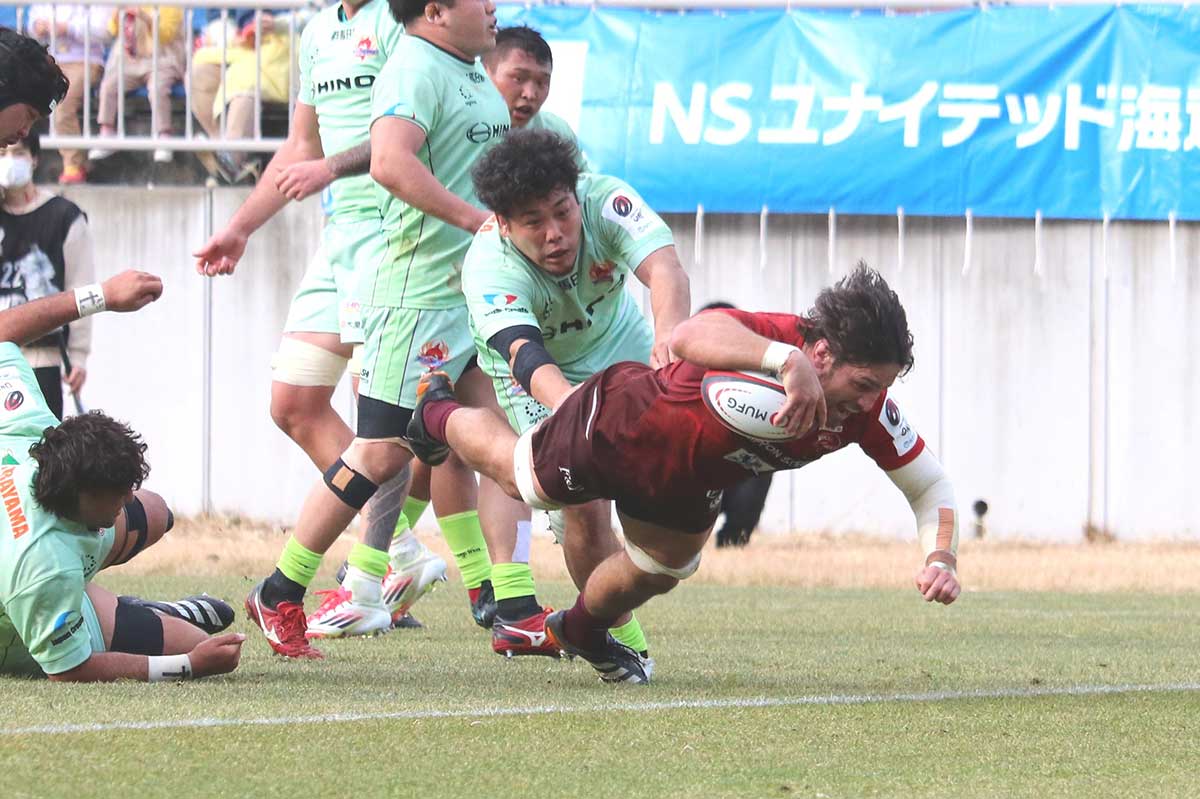 の日も活躍が光ったサム・ヘンウッド選手。前半22分のトライ