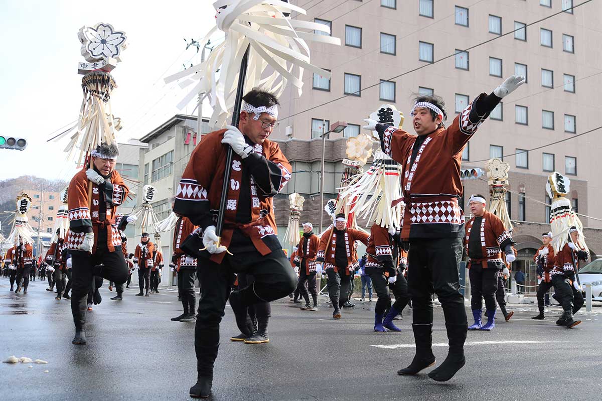 熟練団員は堂々の動作で…。火災のない1年を願う