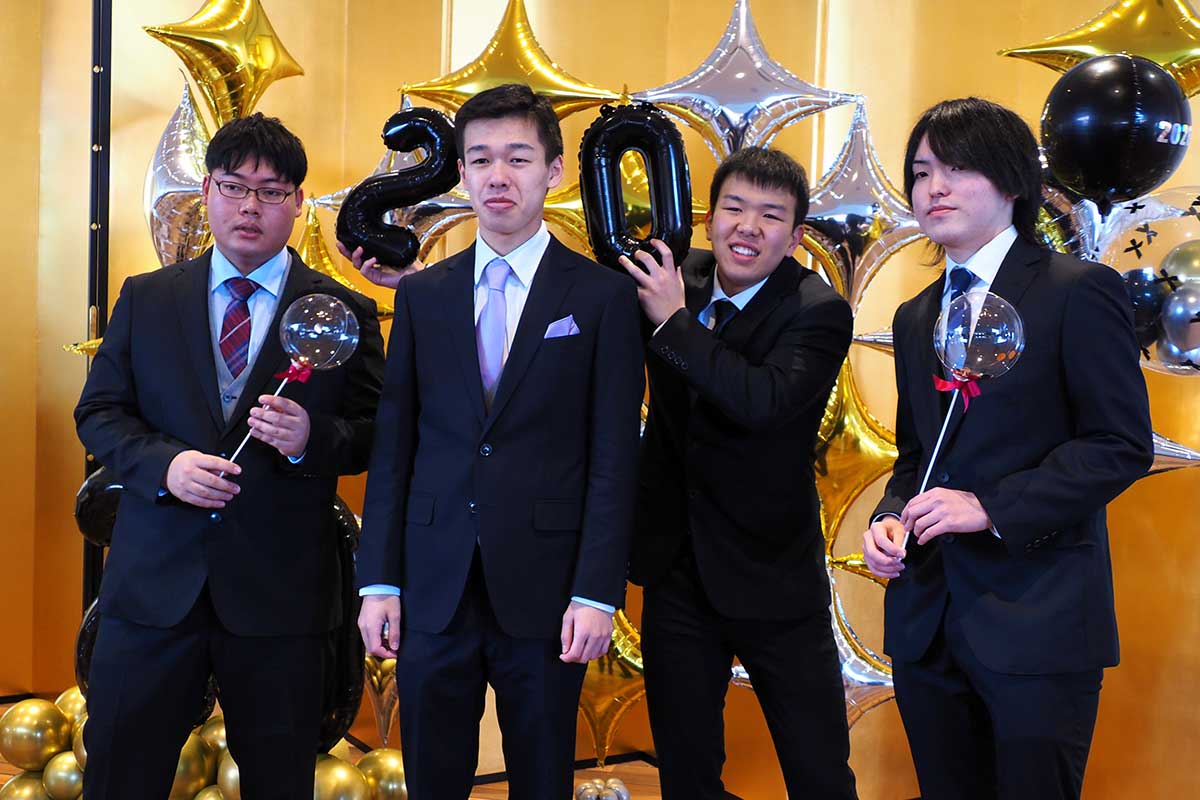 「20」。節目の一日を思い出として刻む若者たち