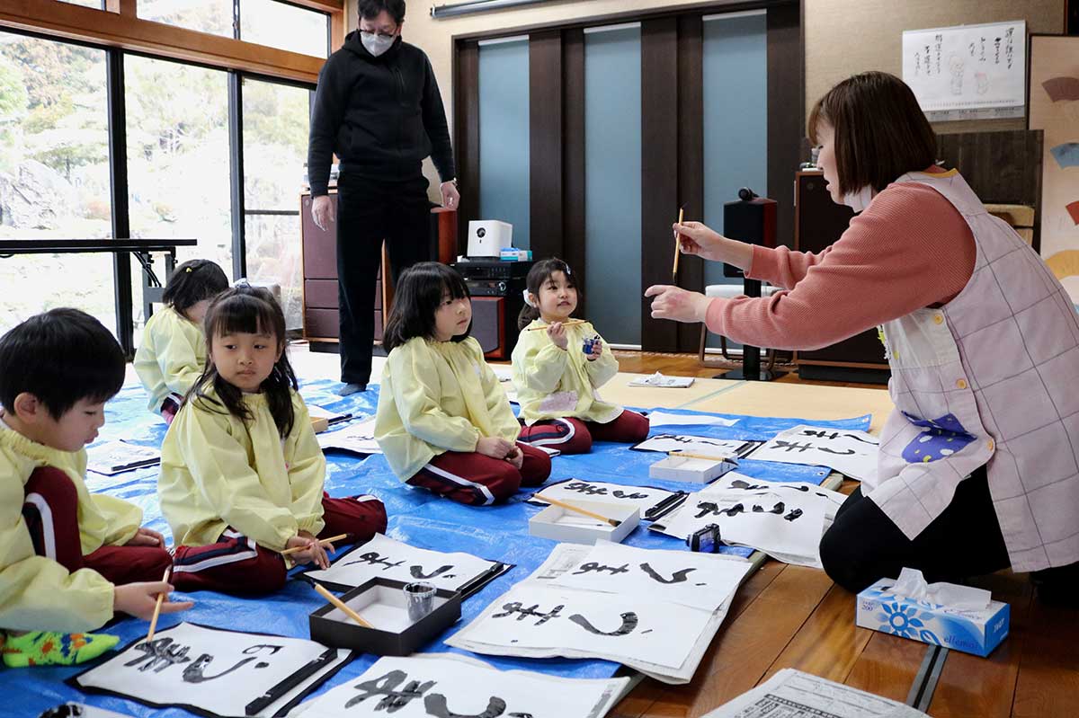 園児からは「楽しかった」「面白かった」「墨がちょっとこわかった」など、さまざまな感想が…。小学校でもがんばるぞー!