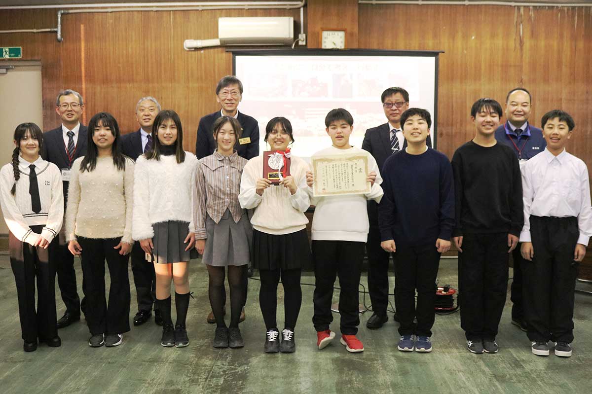 2025年度「ぼうさい甲子園」で釜石小が優秀賞。6年生児童が教育長らに受賞報告＝３日