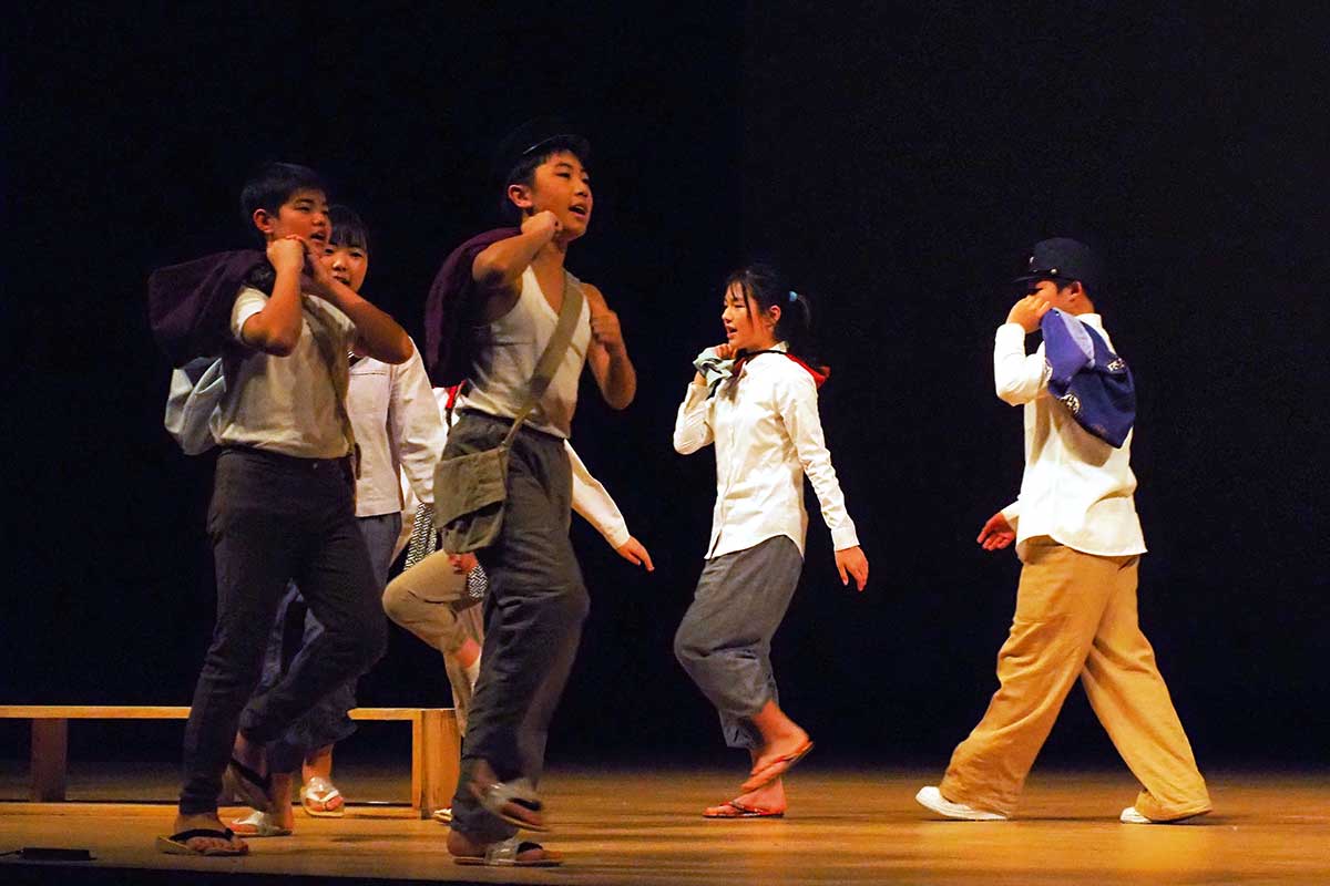 当時の子どもたちは高台にあった監視所に水を届けに行っていた