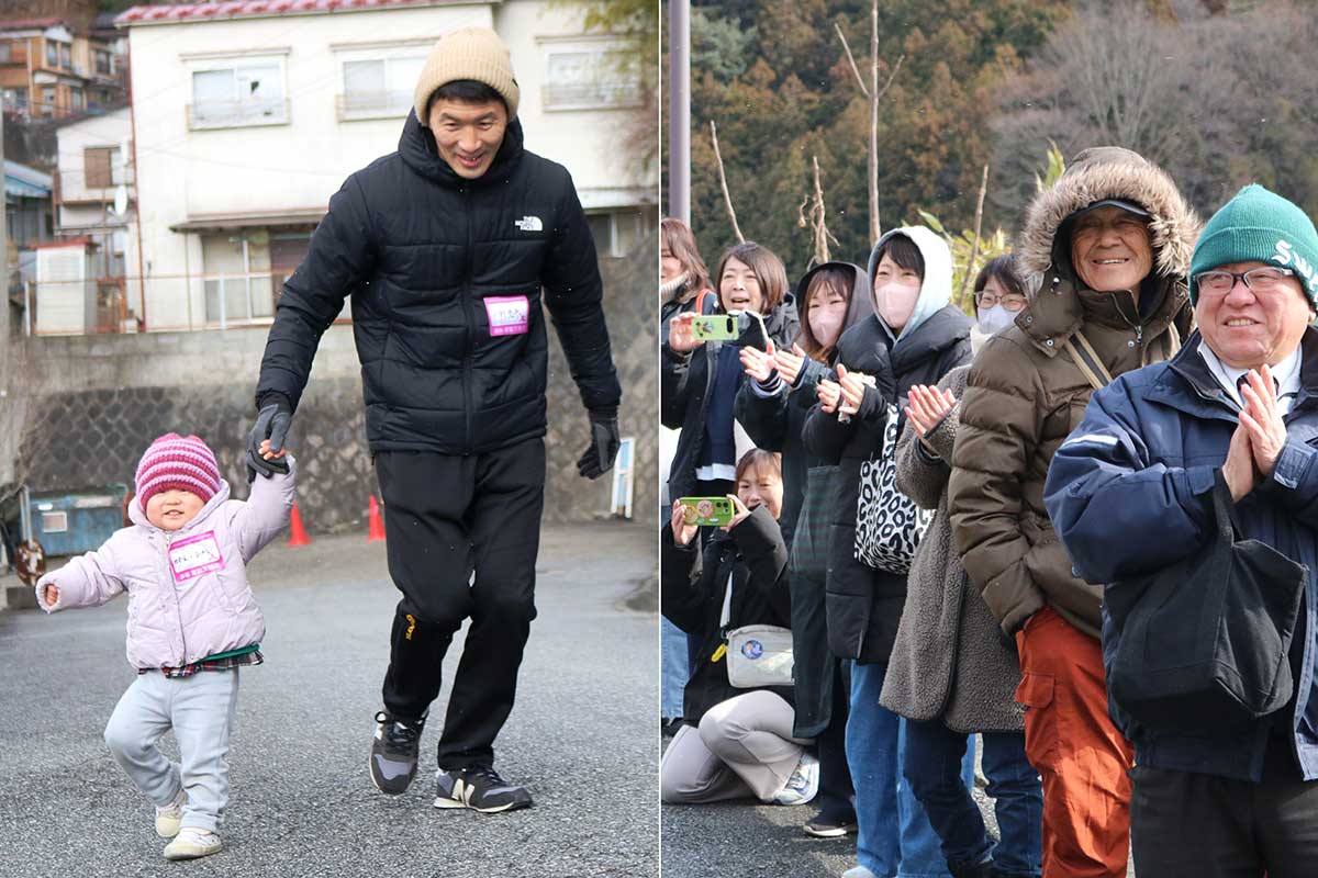 ゴールまであと少し。沿道の声援を受けながら仙寿院境内を目指す親子