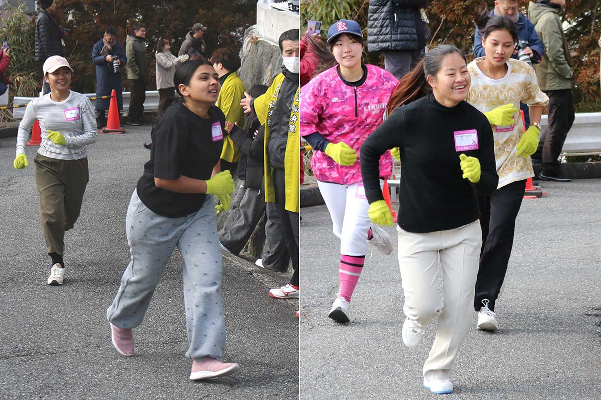 女性の留学生からは笑みも…。津波防災を学ぶとともに釜石生活の思い出を作った
