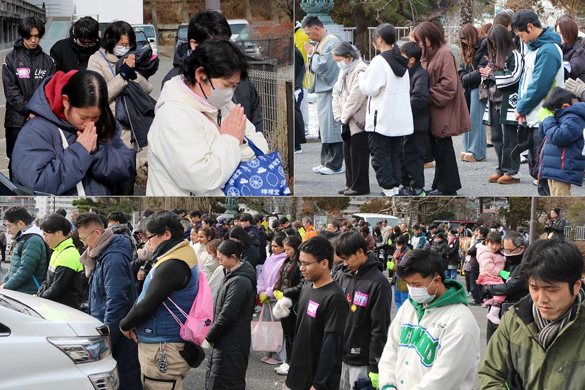 海の方角に向かって黙とう。この行事の最後に必ず行う震災犠牲者への祈り