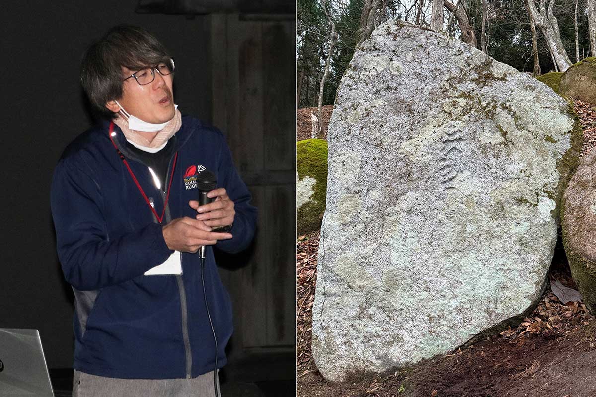 橋野鉄鉱山で新たに発見された石碑（右）について説明する市教委文化財課世界遺産室の髙橋岳係長（左）