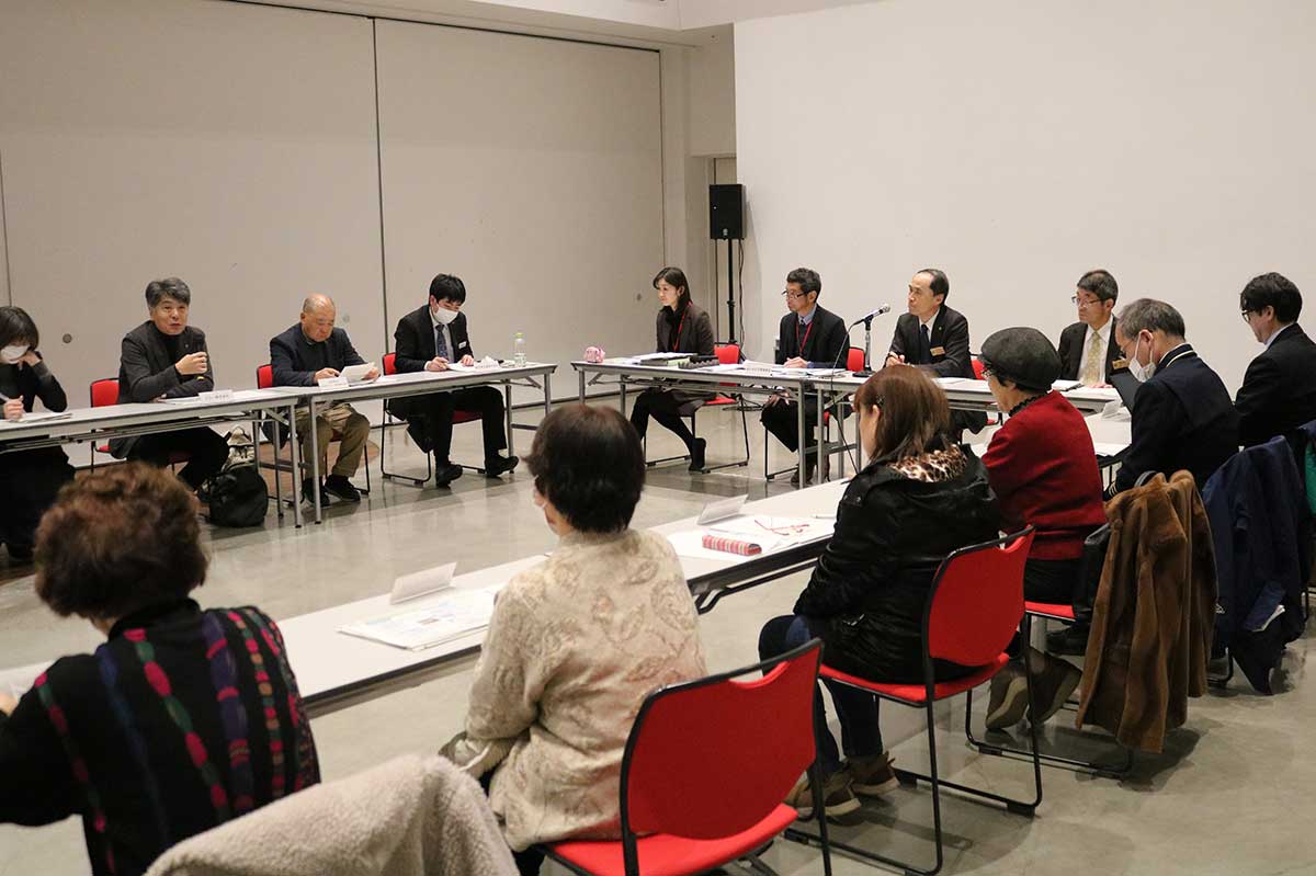 「第3期釜石市地域公共交通計画（案）」などを協議した2025年度第3回釜石市地域公共交通活性化協議会＝1月23日