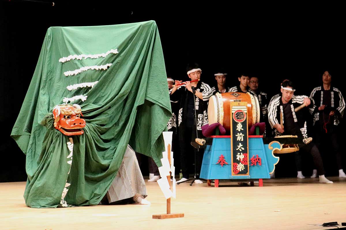 市民ホールTETTOで開かれた「第27回釜石市郷土芸能祭」