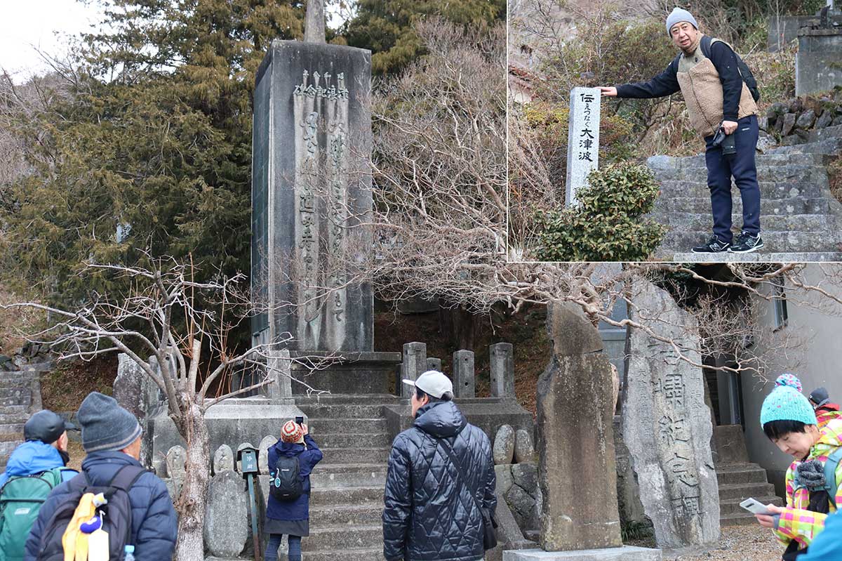 盛岩寺境内には明治29年と昭和8年の大津波記念碑がある（大きいのが昭和）。近くには東日本大震災津波の到達点を示す標柱も（右上写真）
