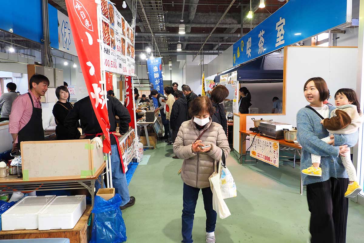 サン・フィッシュ釜石で開かれた「かまいし屋台村」=22日