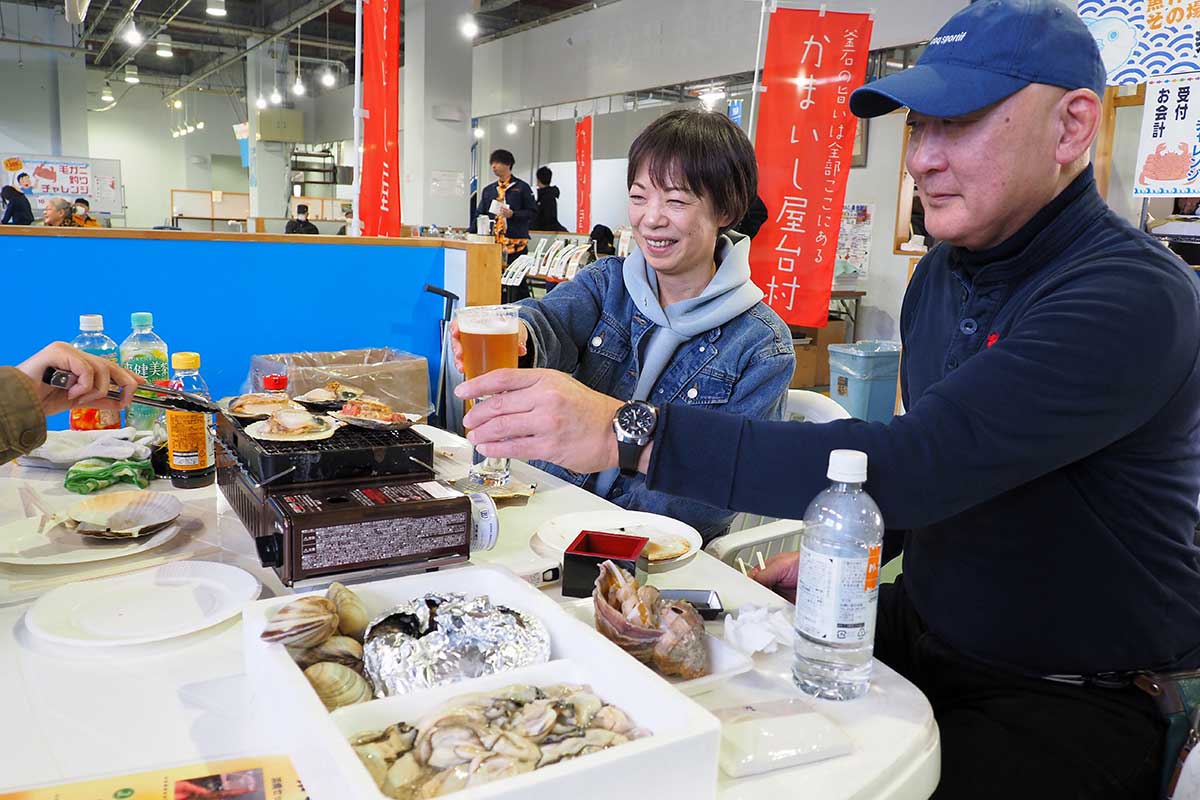 魚屋さんから調達した海の幸をその場で焼いて堪能