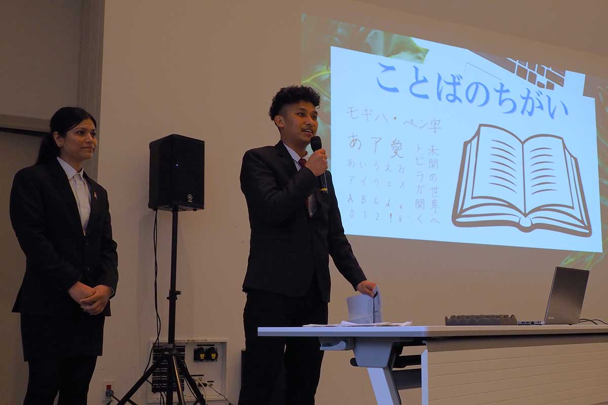 日本人の友達ができた。同年代ではないけど」と笑いを誘ったり