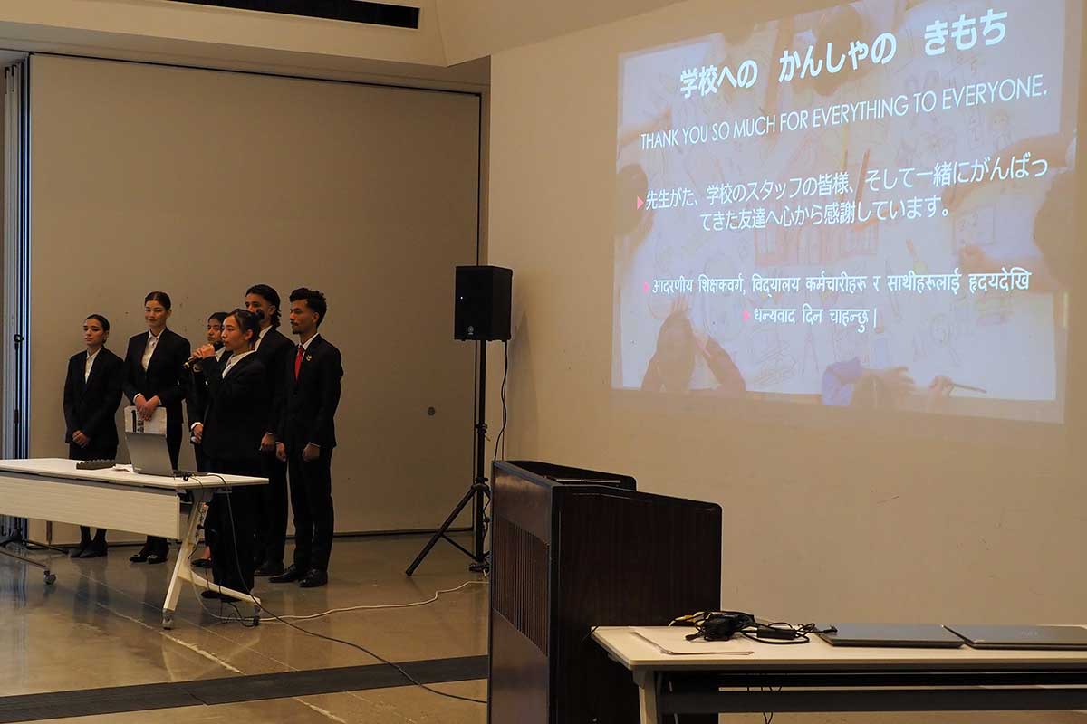 「ありがとう」。日本語、英語、母国語で感謝の気持ちを伝えた